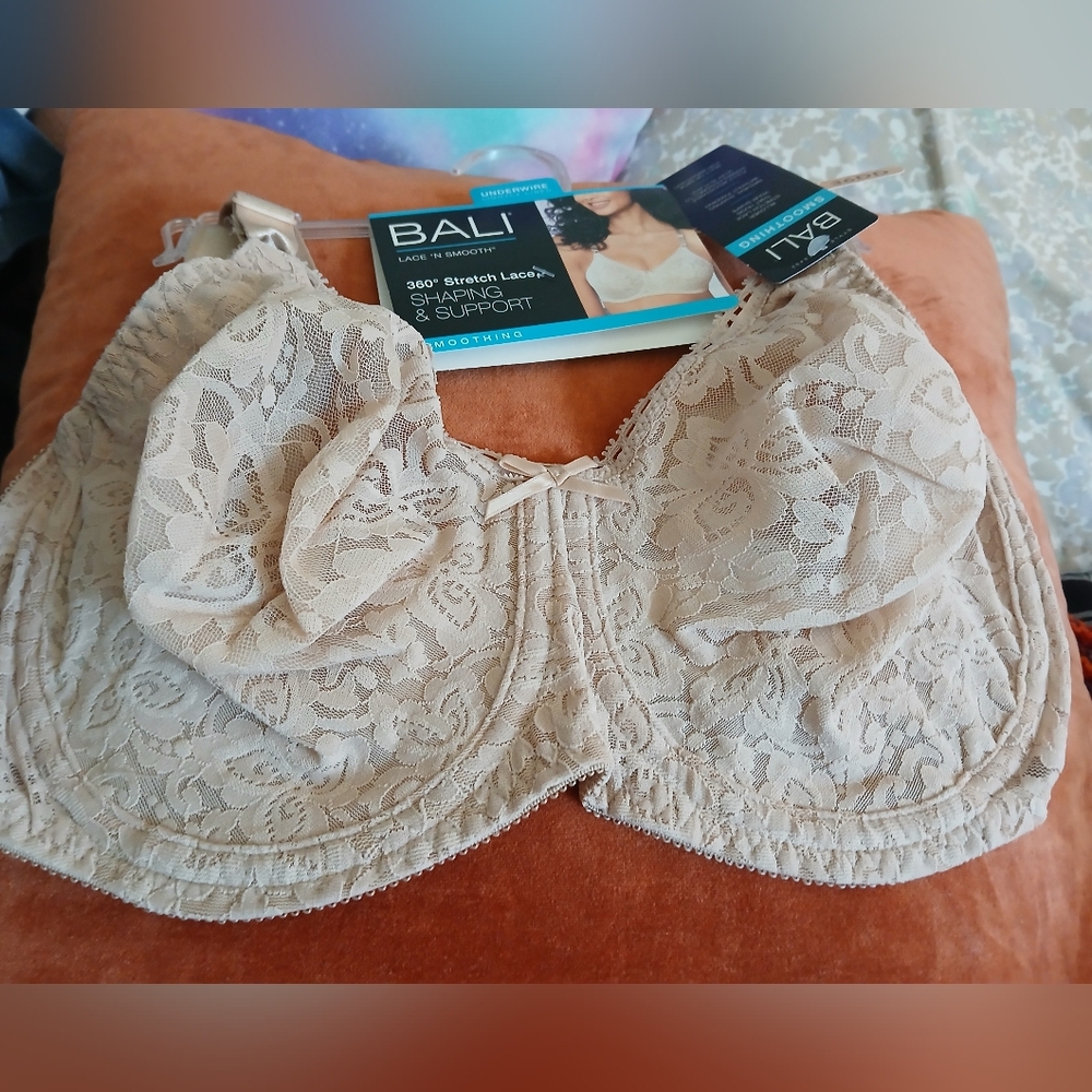 Bali Lace 'N Smooth Lace Underwire Bra 36DD
